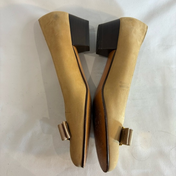 SALVATORE FERRAGAMO Sz 6AA Slip On Low Heel Suede Bow Toe Cap Metal Plaquette - Picture 7 of 11